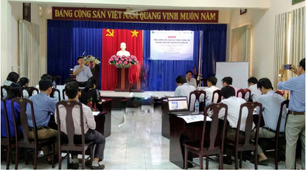 Khai[-]giảng[-]khóa[-]đào[-]tạo:[-]Hệ[-]thống[-]truyền[-]tin[-]cảnh[-]báo[-]sớm[-]thiên[-]tai